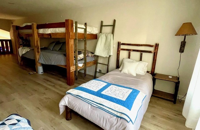 4-bedroom house in lovely Benezette with AC, WiFi. Enjoy your stay