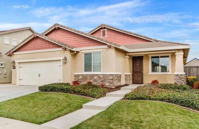 4-bedroom house in terrific Elk Grove with AC, fitness room, WiFi