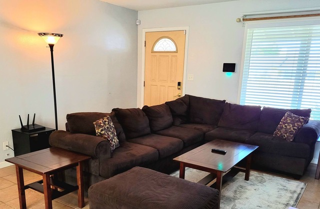 4 bedroom house near town and freeway