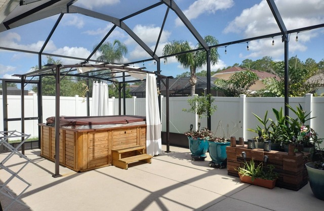 4-bedroom house in near Trinity. Great for medical professionals. Near hospital