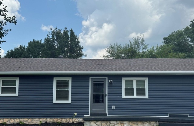4-bedroom house, WiFi, AC in Bowling Green located less than 1/2 mile from WKU
