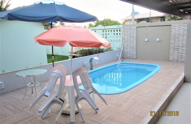 4 BEDROOM HOUSE WITH CLOSED CONDOMINIUM POOL IN FRONT OF THE BEACH