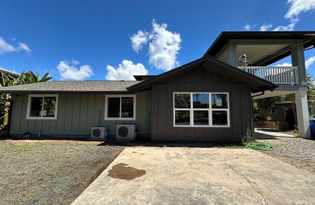 4-bedroom house with AC, WiFi, & private beaech access in wonderful Ewa Beach