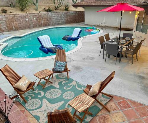 4 Bedroom King Beds One-Story Tesla EV