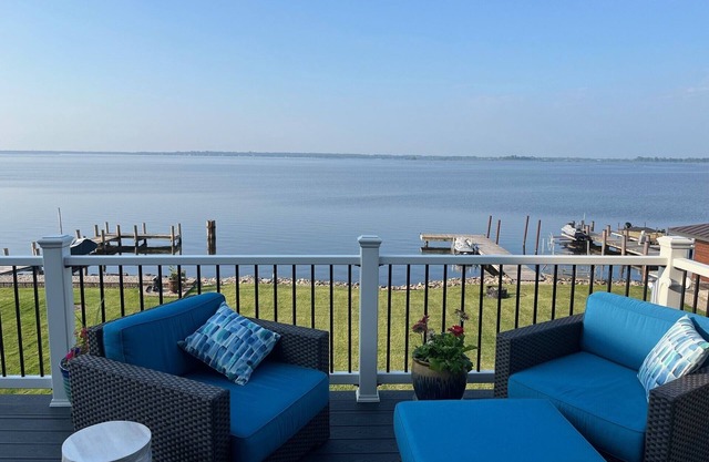 4-bedroom Lake house on Lake Butte des Morts for EAA.