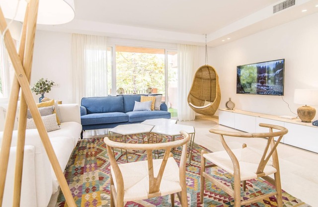 4-BEDROOM LOVELY FLAT IN TOP LOCATED CONDO WITH SAUNA, GYM & PLAYGROUND