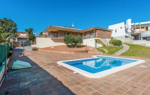 4 Bedroom Lovely Home In Roda De Bara