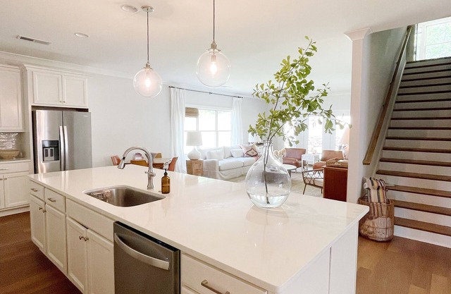 4 Bedroom Luxury Gameday House, 8 min to Stadium