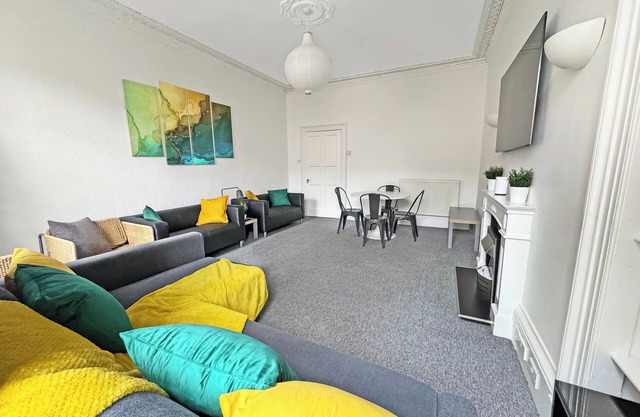 4 Bedroom Modern Spacious Apt - Edinburgh Old Town