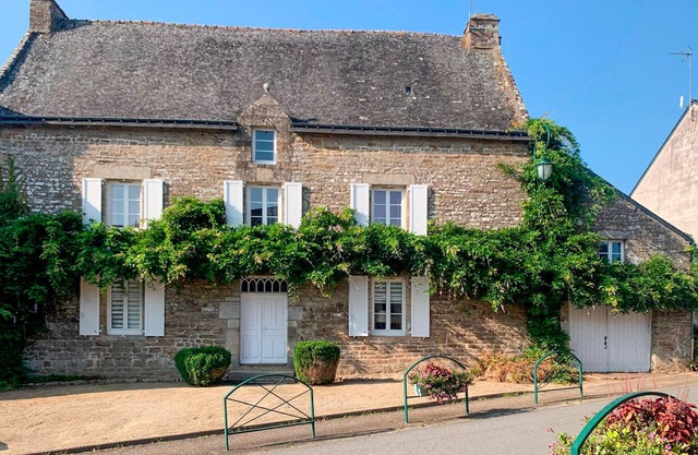 4 bedroom nice home in Trédion