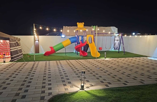 4-bedroom resort in enchanting Kadrah with WiFi, AC