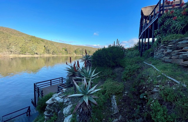 4-bedroom Rustic Riverside Retreat