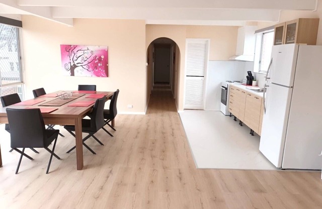 4 Bedroom Unit in the heart of Finley, Sleeps 8