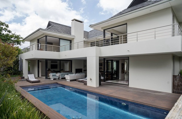 4 BEDROOM VILLA in a gated GOLFclub COMMUNITY WITH OUTDOOR POOL