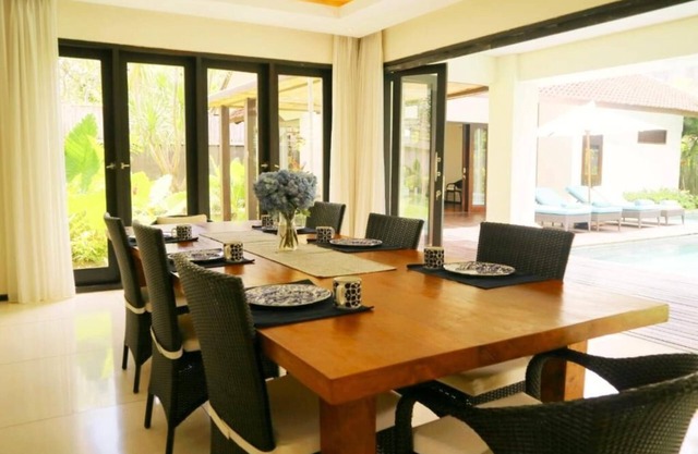 4 Bedroom Villa with swimming pool - close from the beach!