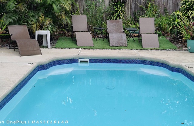 4 Bedrooms 3000 sqf Pool Home - Jetted Tub & Rain Shower in Master Bathroom