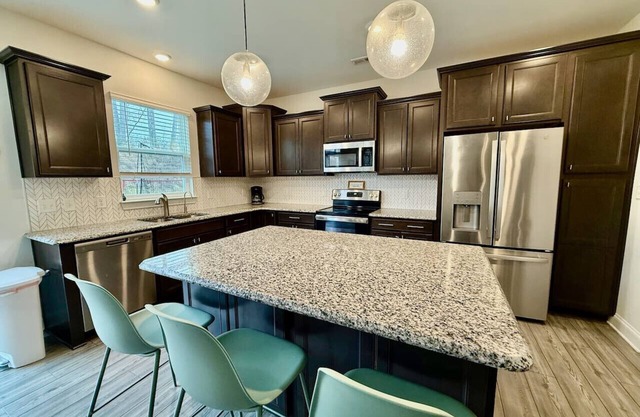 4 Bedrooms 5 Miles to High Point Furniture Market