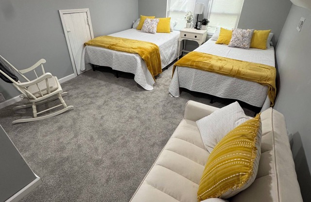 4 bedrooms Sleeps 14