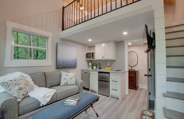 #4 (Birch) Luxury Treehouse near Lake Guntersville