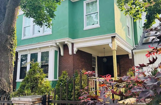 4 br 2 baClassical Victorian Home Off Walnut Street in Shadyside Pittsburgh