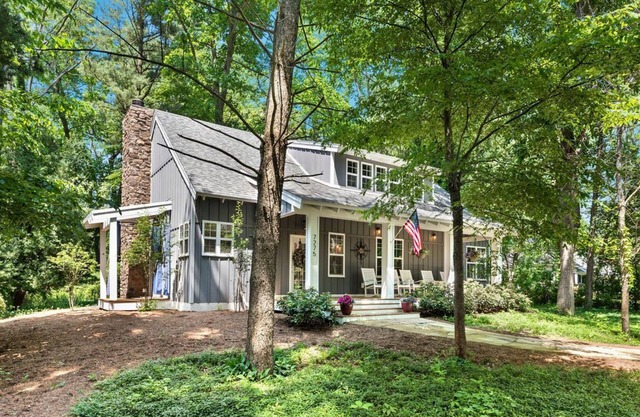 4 BR 4 BA Cottage - Walk to Private BEACH!