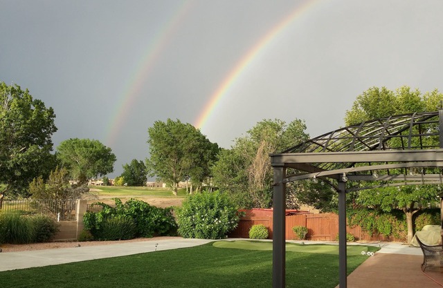 4 BR Resort-Style Living on Santa Fe Country Club! Entire Large Home- Lt!Bright!