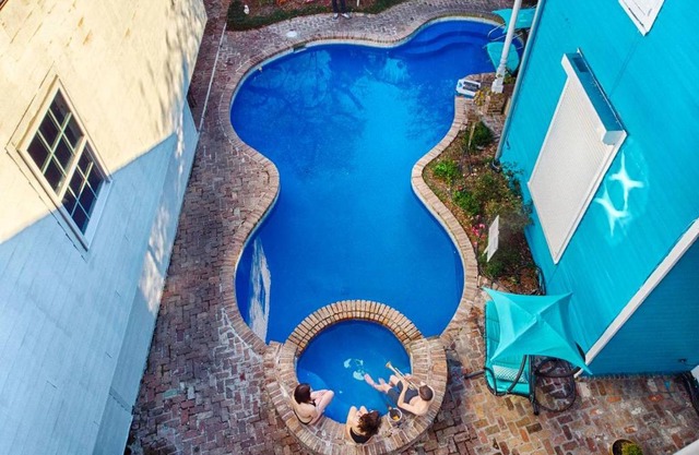 4 BR - Sleeps 8! Celebrity Villa Next to Frenchman St