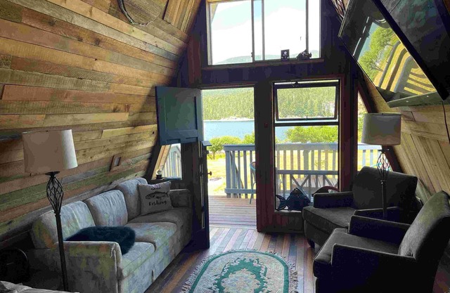 4 Coastal Cabins & 2 bedroom suite for exploring the Sunshine Coast of BC