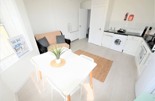4 Daimler Beach Apartment - Town Centre