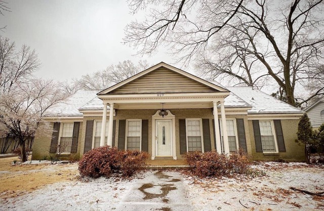 4 House at Memphis Retreat Game Outdoor Dining