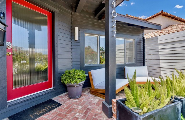 4 Houses In From The Ocean