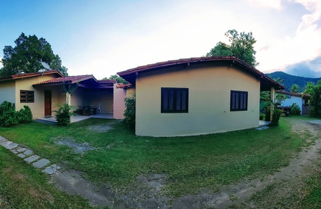 4 houses with 2 and 3 bedrooms (living room, kitchen, bathroom, barbecue and furniture)