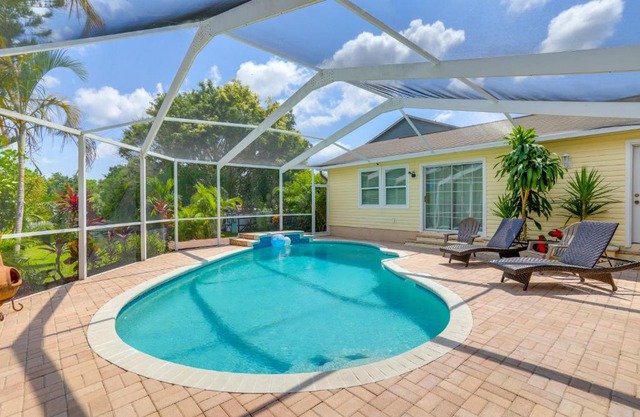 4 Mi to Beaches Alluring Largo Hideaway!