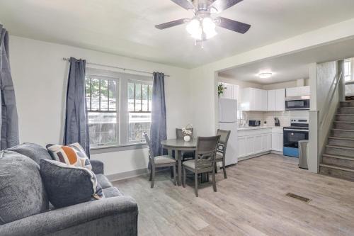 4 Mi to Dtwn Charming Retreat in Wichita!