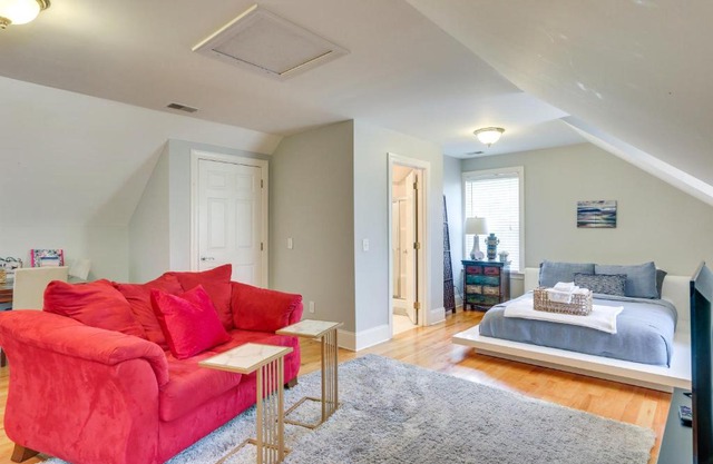 4 Mi to Dtwn Simplistic Summerville Studio