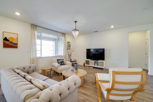 4 Mi to San Joaquin River Manteca Home with Patio!