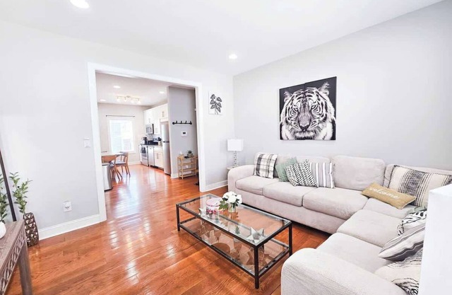 4 Minutes to UNC - 7 Minutes to Carrboro - En-Suite Bathrooms