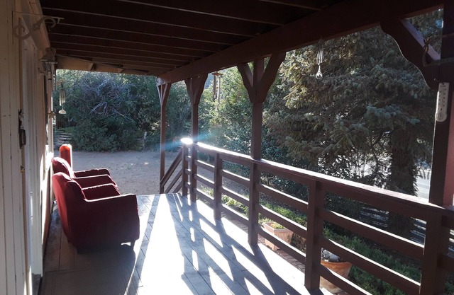 4 Seasons of Mountain beauty. Only 6 miles from freeway, great family getaway.