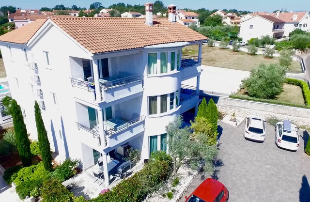 4 star apartment in Malinska 150m from the beach with pool, dishwasher, wifi, air conditioning