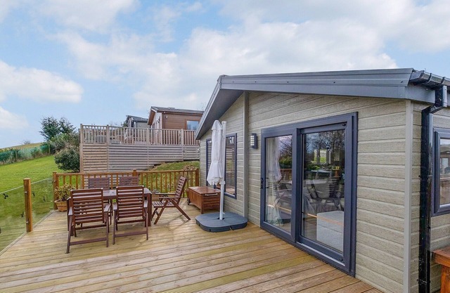 4 The Lodge is an extremely spacious lodge that can comfortably accommodate up to six people.