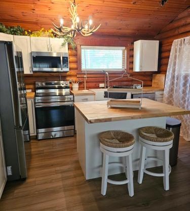 40 minutes to Gatlinburg, mountain hideaway