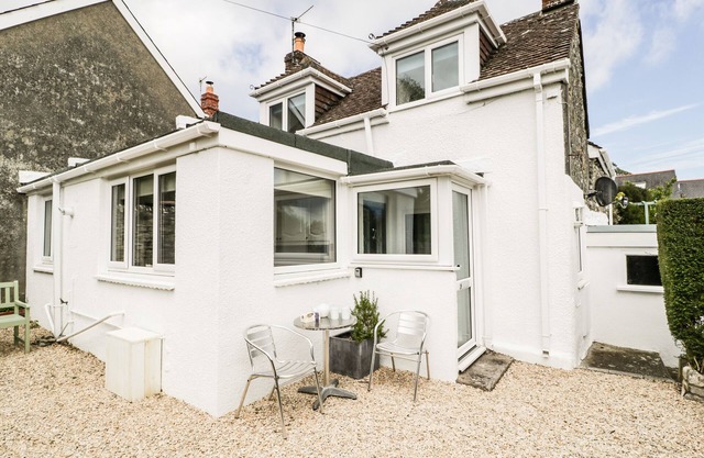 40 THE RIDGEWAY, family friendly, character holiday cottage in Upwey