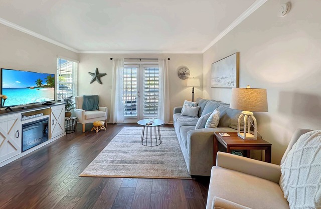 $400 Free Activities, Pool, Pickle Ball, Tennis, Fitness Area!