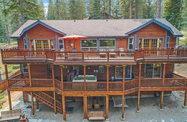 4000 Sq Ft Luxury Home: Family and Pet-friendly, Enormous Game Room, EV Charger