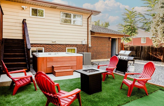 420Friendly HotTub Theater Arcade Gameroom Putt-Putt