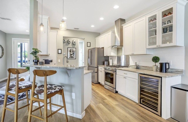 4313 Lake House by UFC