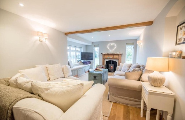 46 Ivy Cottage, Easton