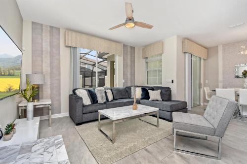 4817CO TOWNHOUSE 4 BEDROOMS & 3 BATHROOMS + POOL