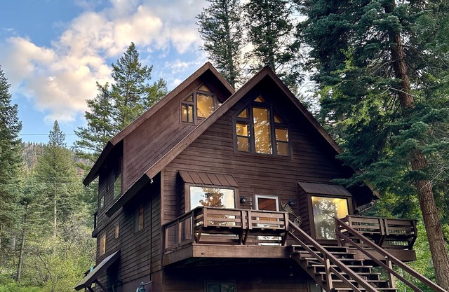 4B/2.5BA Cabin in Ouray- 5 mins to pool!