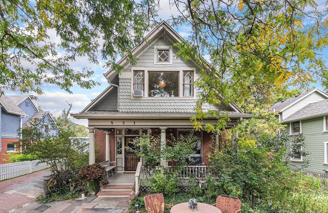 4Bd Creekside Retreat w/hot tub in the heart of Boulder – Walk to Pearl Street!